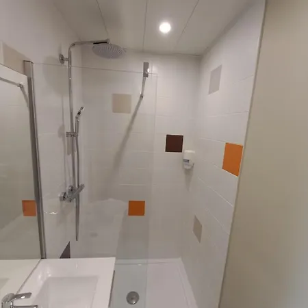 Logis Et Restaurant La Croix De Mille 2*